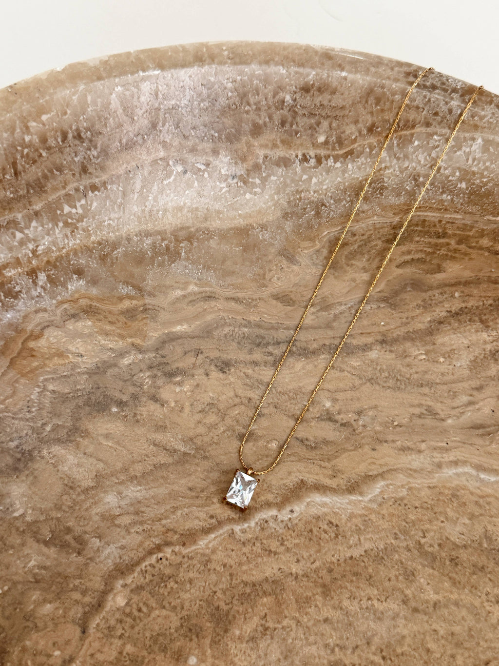 The Elle Pendant